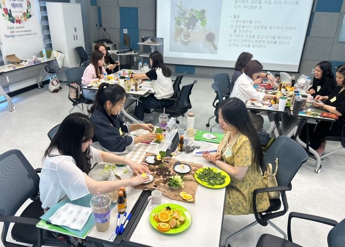 “학교영양상담에 푸드아트테라피를 입히다”