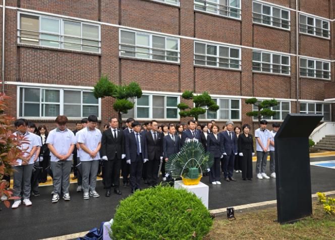 지난 5월 광주동성고 등에서 학생 희생자를 참배한 이정선 교육감