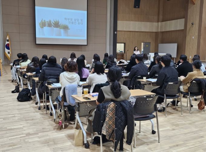 전남교육청 특수교육지원센터 담당자들이 역량 강화 연수를 받고 있다.