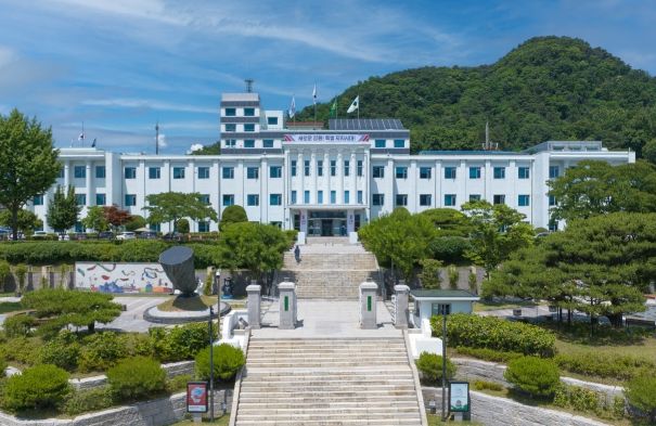 강원도립대학교 여자축구부 창단 20주년 기념...김진태 강원도지사 격려 방문