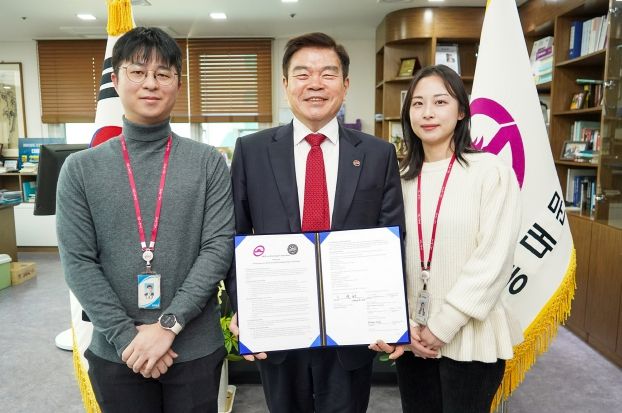 포틀랜드 주립대학교 국외 훈련 파견 기념촬영(왼쪽부터 안전재난과 문광현 주무관, 이필형 동대문구청장, 세무과 전태인 주무관)