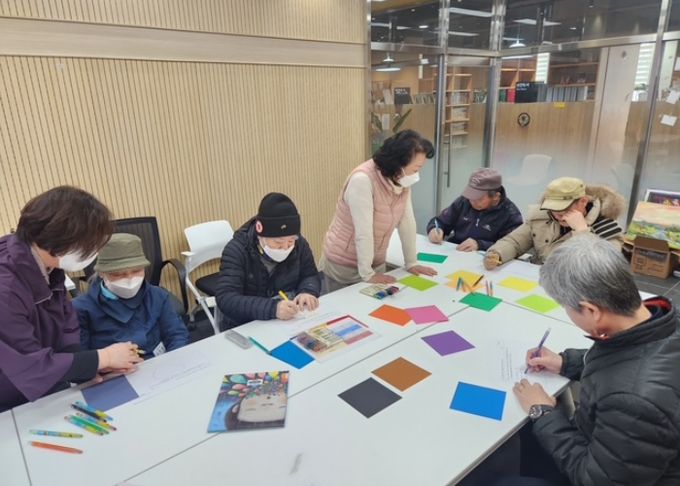 작은도서관 ‘기억서로’ 교육 장면