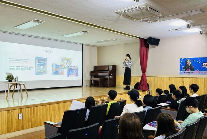 교육문화원 「이달의 작가」를 학교에서 만나요!