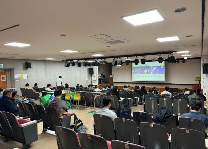 지난 23일 광명시 민방위교육장에서 '제2차 온라인 마케팅 교육'이 진행되고 있다.