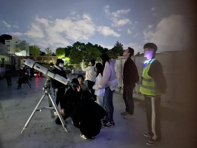 부산창의융합교육원, 2025 별 축제 ‘밤하늘, 빛을 따라’ 개최-작년 행사 모습.