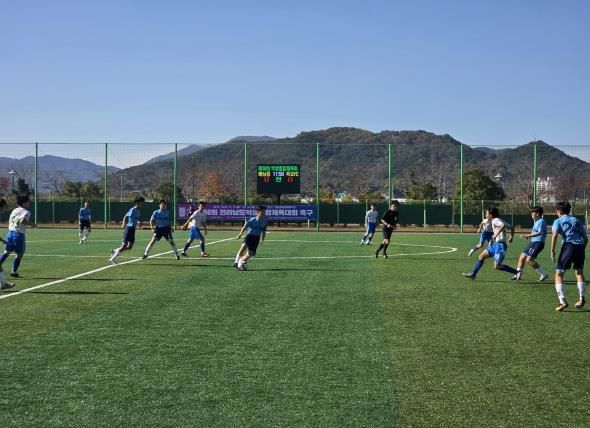 벌교생태공원축구장에서 ‘제50회 전라남도학생종합체육대회’ 축구 경기가 진행되고 있다.
