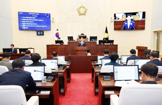 안병구 밀양시장이 28일 제269회 밀양시의회 제2차 정례회 본회의에서 시정연설을 하고 있다.