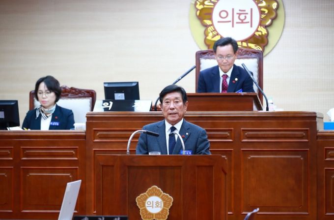 ‘제276회 곡성군의회 정례회’에서 시정연설을 하고 있는 조상래 곡성군수