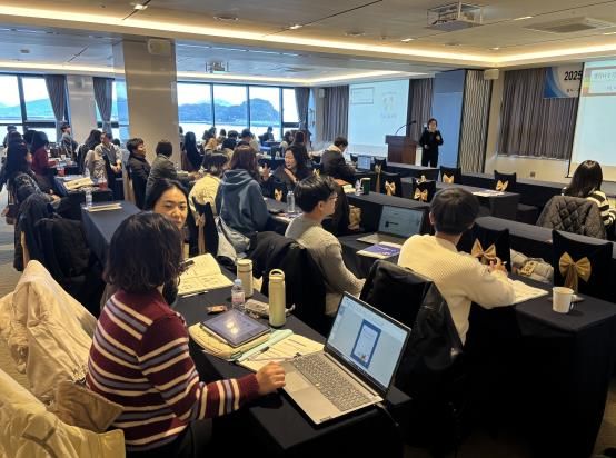 13일 여수에서 중학교 교사들이 ‘교육과정 기반의 학생 성장 중심 수업 구현’ 주제 강의를 듣고 있다.