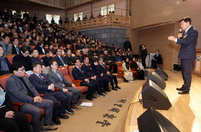 김관영 전북특별자치도지사, 고창군 방문 “한계를 넘어 세계를 향해”